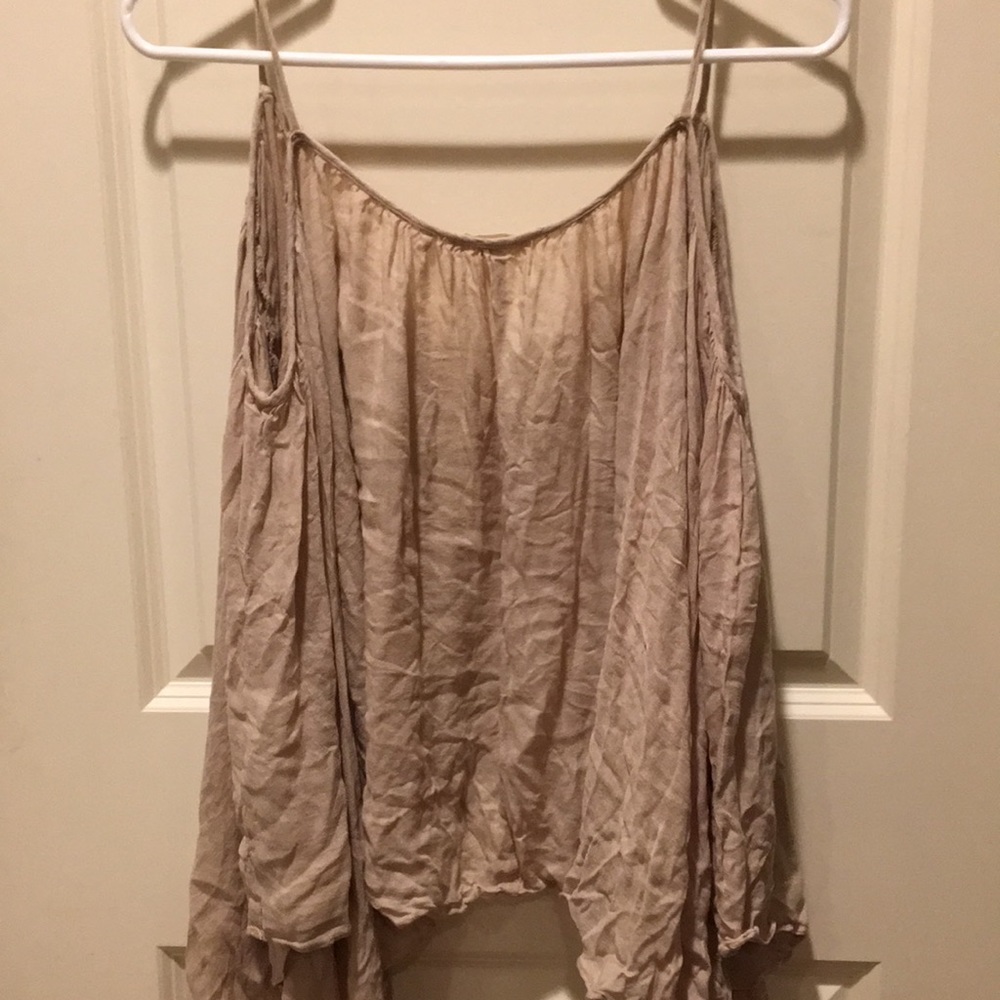 Cotton Candy LA women’s flowy top,bell Sleeves, cold shoulder 100% rayon size M